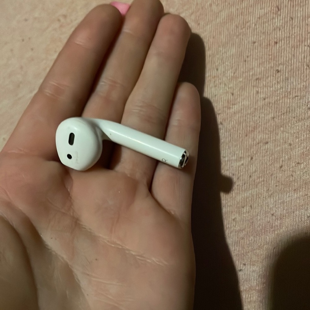 Right airpod